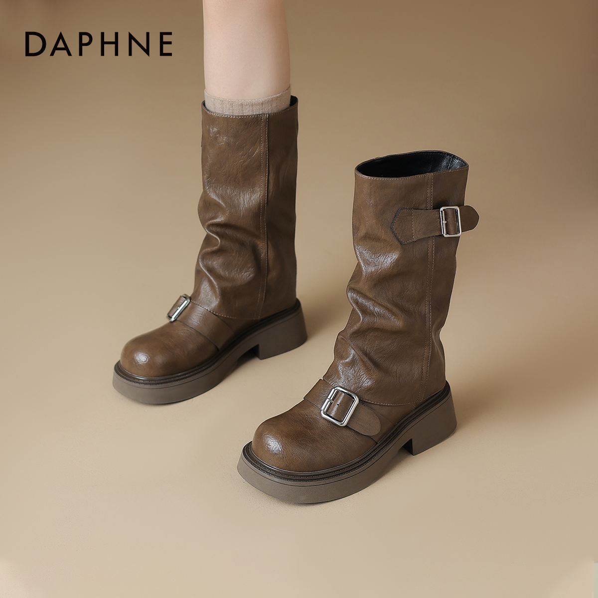 达芙妮中筒长靴女2024新款棕色厚底短靴堆堆靴秋冬美拉德裤管靴子