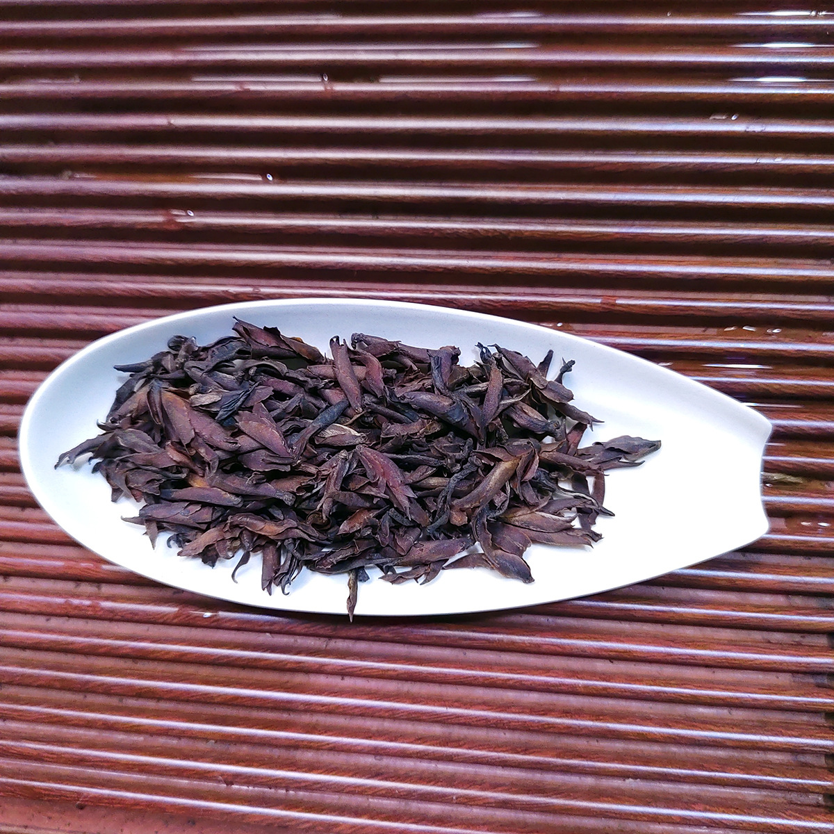 批发 2025早春 大雪山野生芽苞红茶 浓香野韵 紫芽功夫红芽苞
     1斤