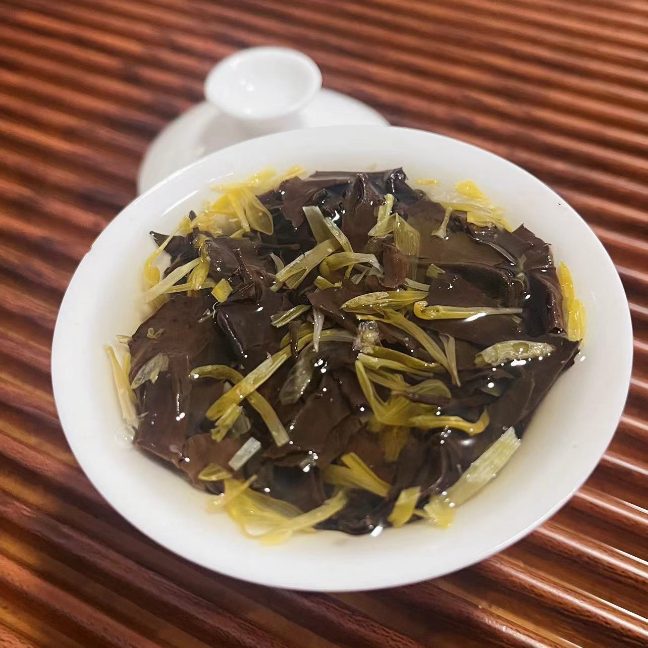 福建菊花白茶小方片金丝皇菊寿眉紧压小茶饼5g独立包装厂家直销
  1斤