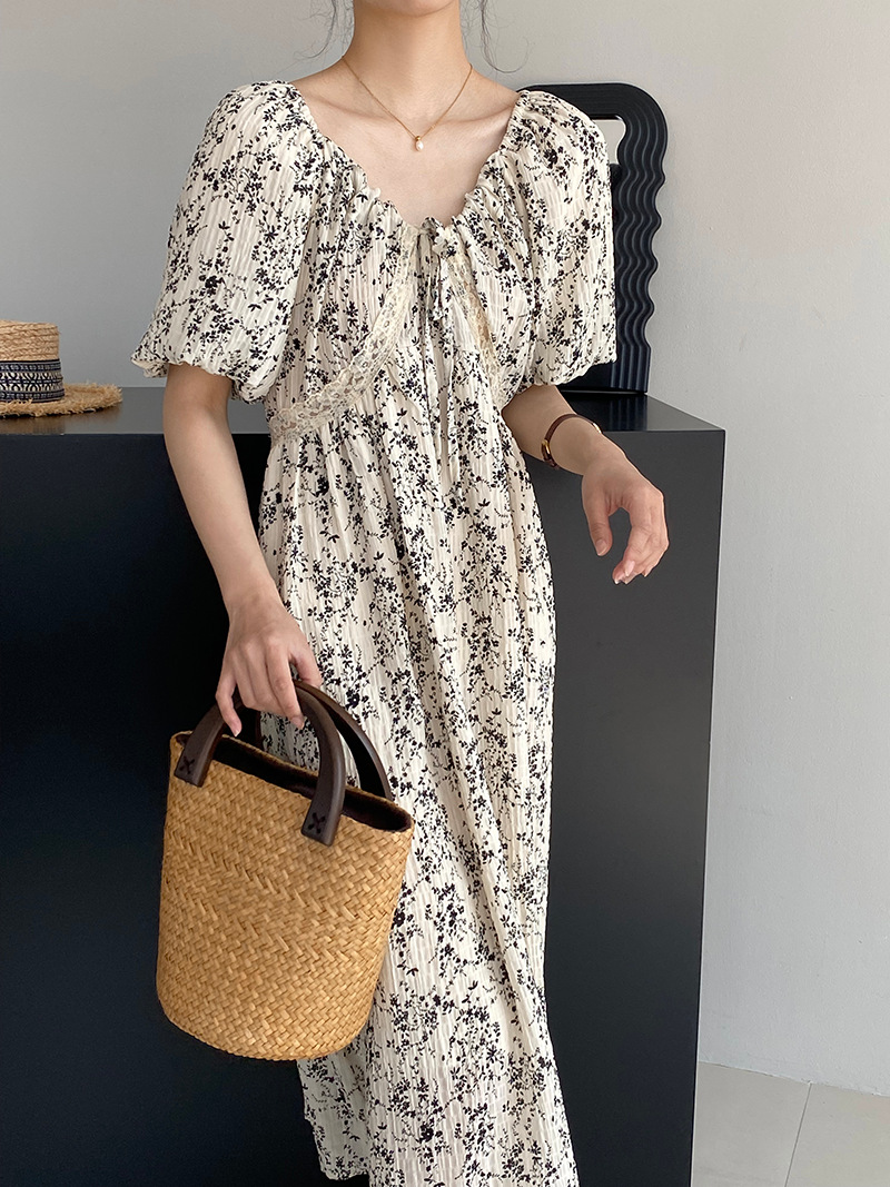 江左 水墨画v领收腰泡泡袖长裙女2023夏蕾丝设计感高腰连衣裙251